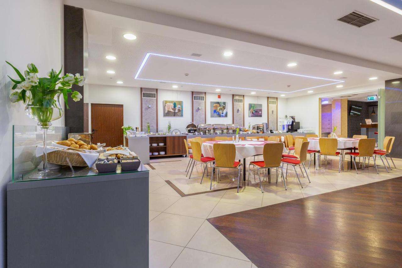 Hotel Poleczki Warsaw Airport Varsóvia Exterior foto